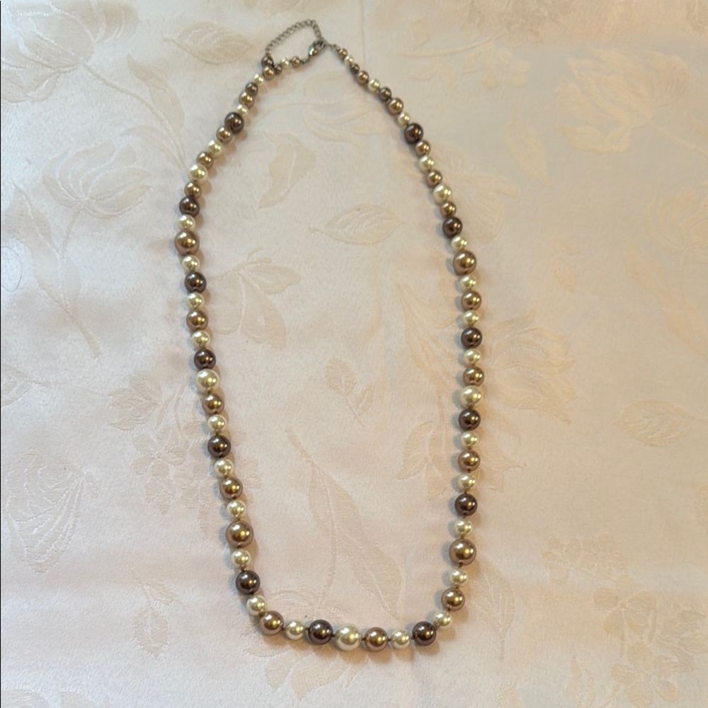 Multi color pearl necklace